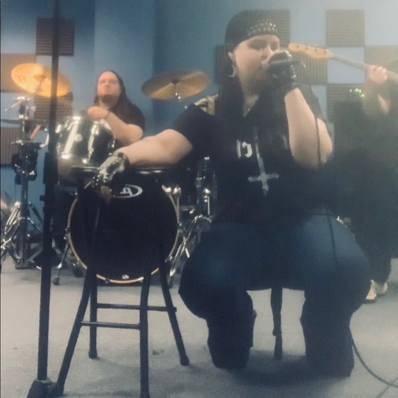 Meet your Posher, Jennifer - Picture 4 of 8